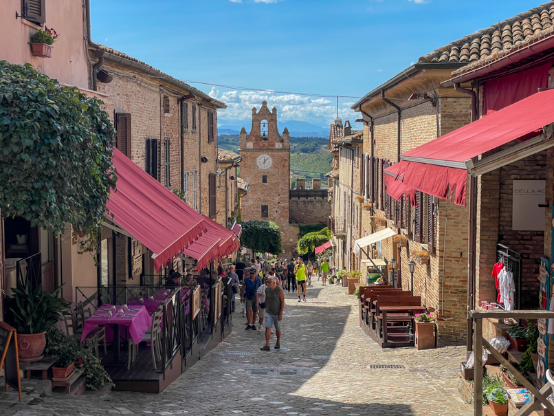 Die romantisches Gassen von Gradara