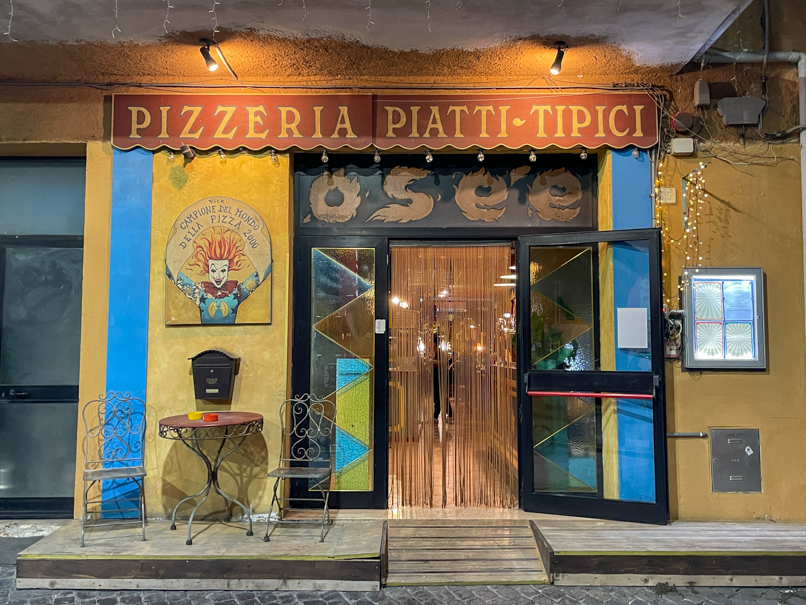 Pizzeria Osée – Piatti Tipici: verrückte Kulisse und spektakuläre Pizza