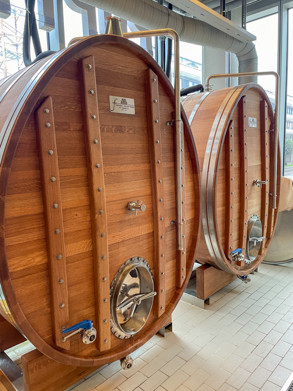 Fässer in der Poppels Citybryggeri in Göteborg 