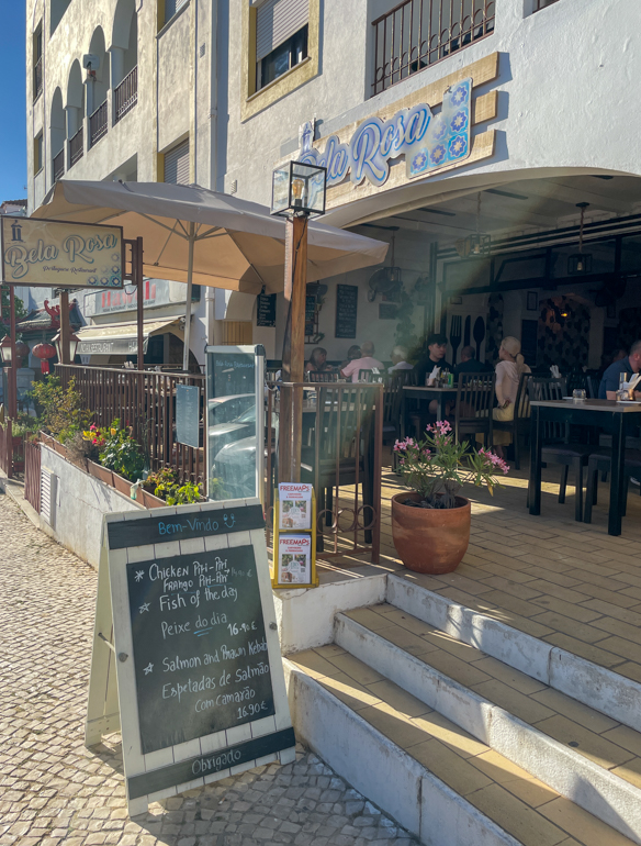 Außenansicht Restaurant Bela Rosa in Carvoeiro 