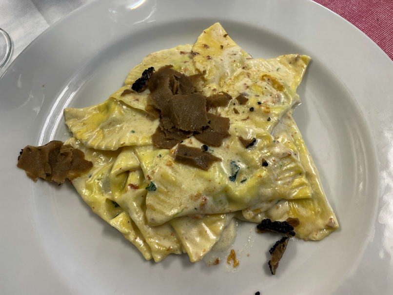 Hausgemachte Trüffelpasta im Ristorante Bolognese