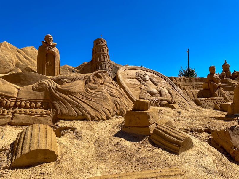 Sandskulpturen in Sand City an der Algarve