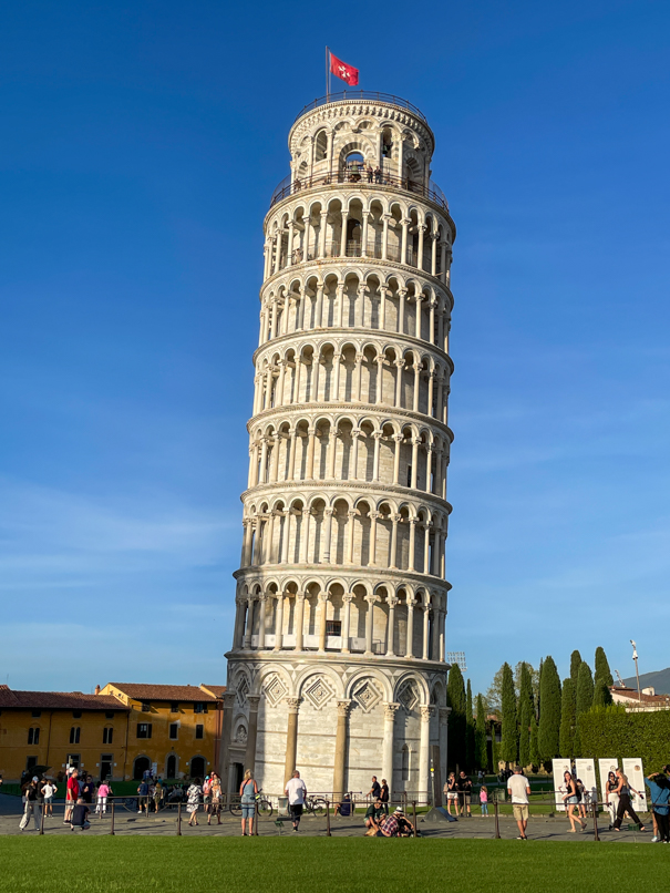 Der Schiefe Turm von Pisa: UNESCO-Weltkulturerbe und Fotospektakel
