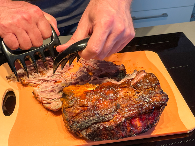 Pulled Pork zerteilen