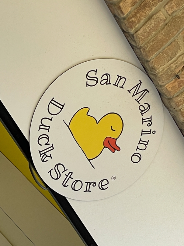 Der kuriose Duck Store in San Marino