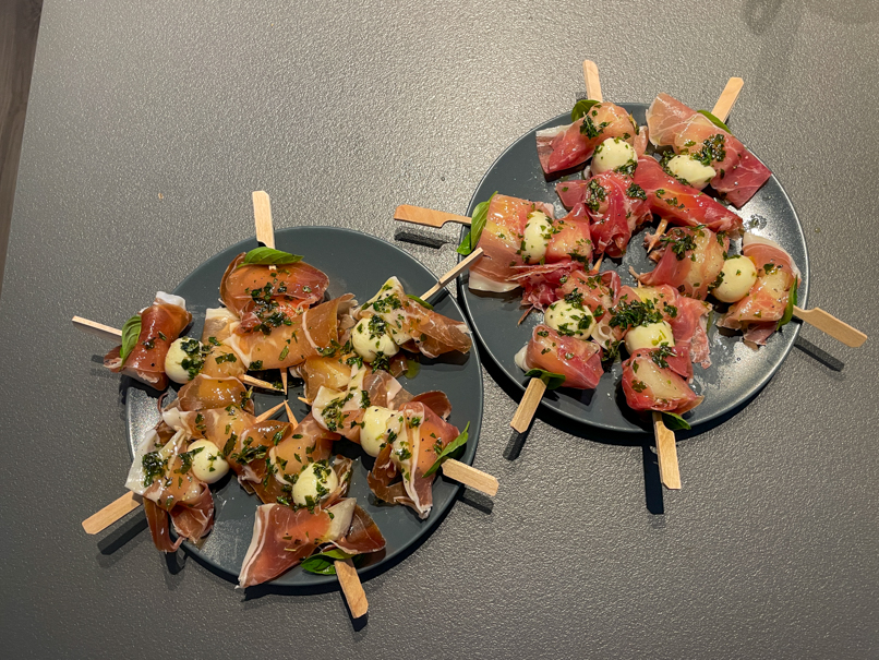 Serrano-Melonen-Mozzarella-Spieße