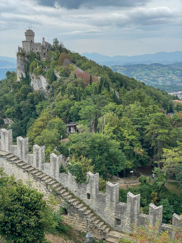 Aussicht auf den zweiten Turm (Torre Cesta) 